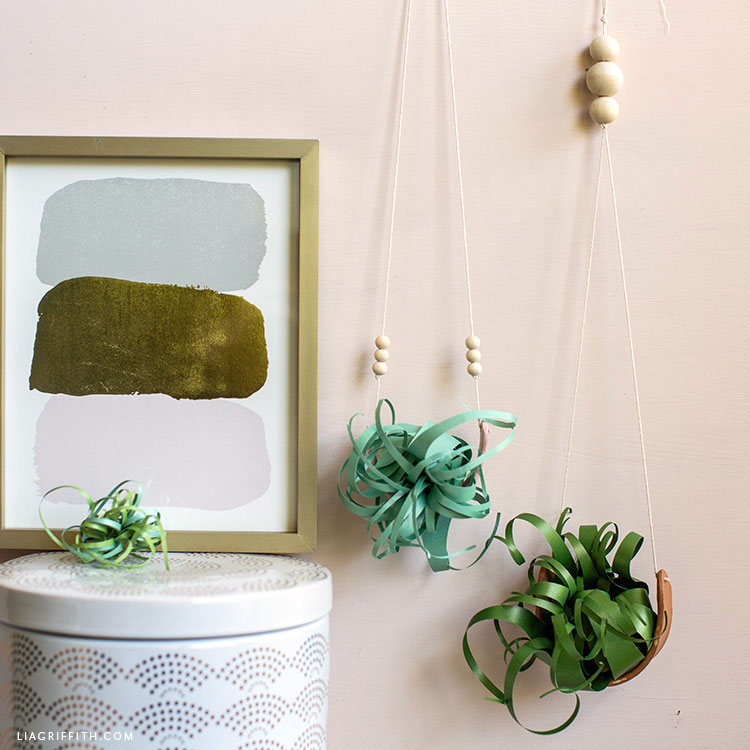 Clay airplant holder