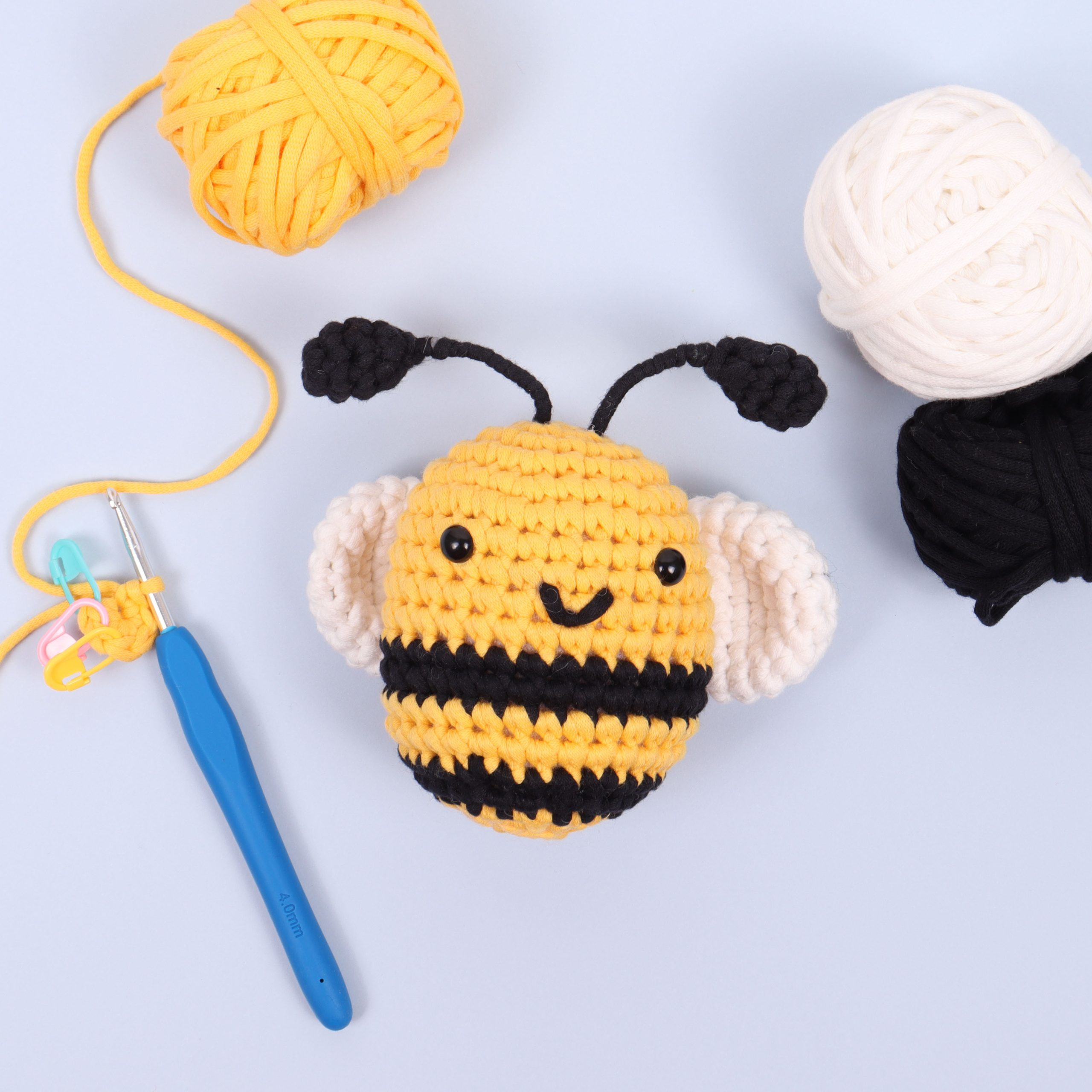 Beginners Amigurumi Crochet Kit Bee - Image 2